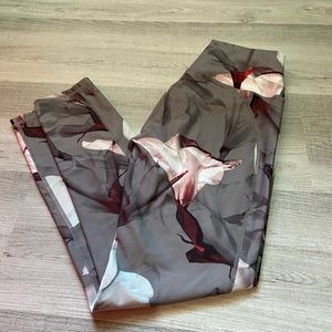 🤍FLORAL FABLETICS LEGGINGS